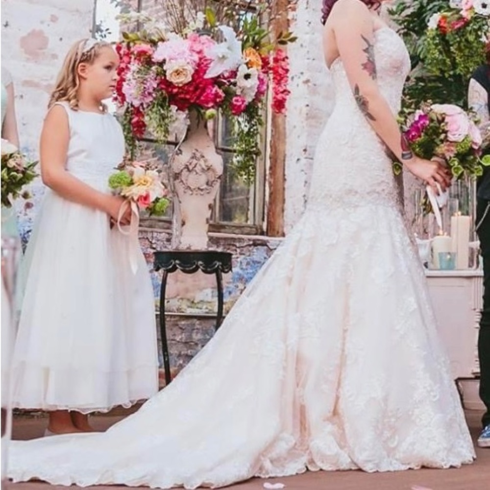 Mermaid Sweetheart Champagne Lace Wedding Dress - Picture 6 of 15